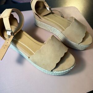 Scalloped Ankle-Strap Platform Sandals - Nude